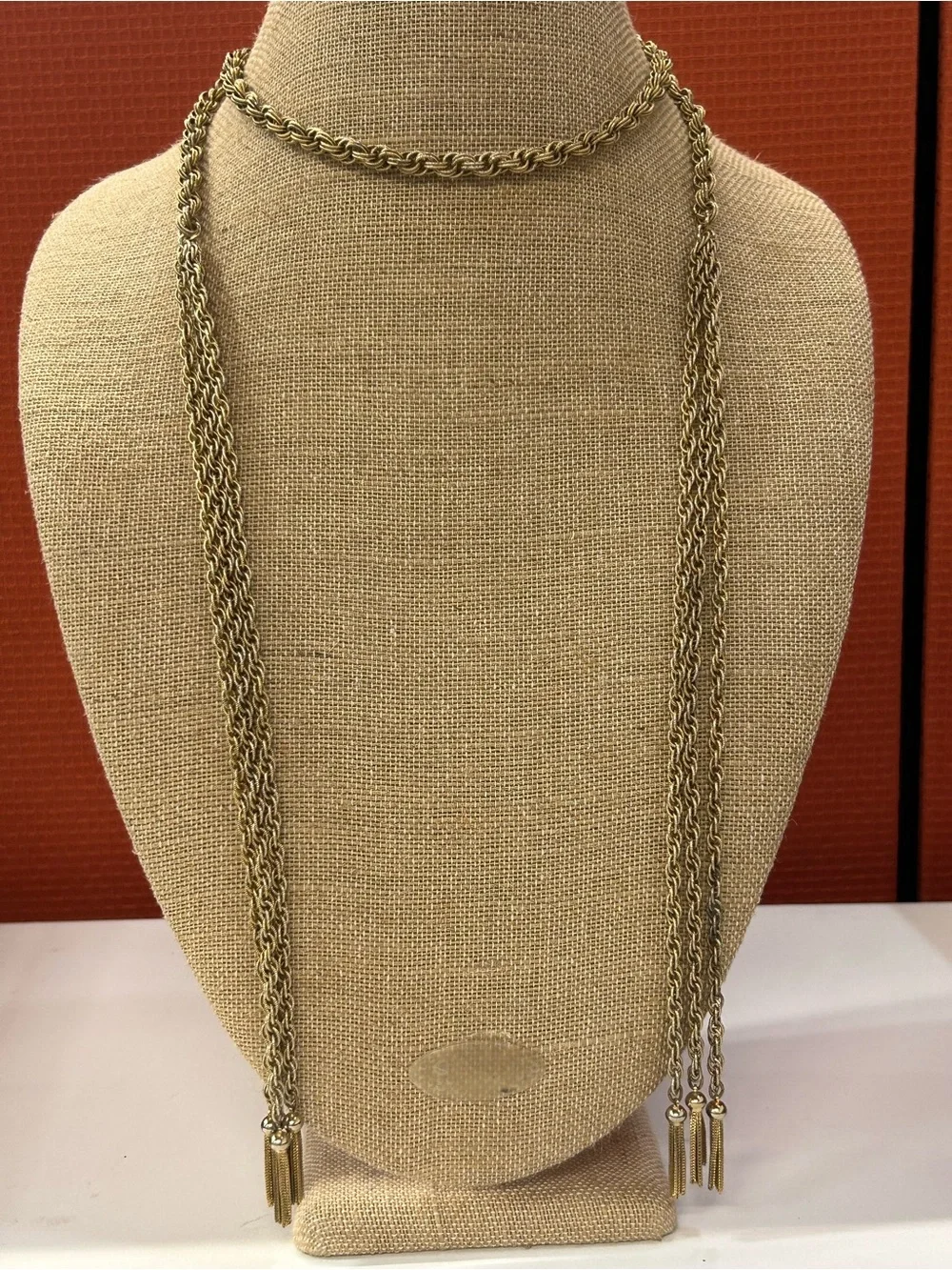 Gorgeous vintage gold tone tasseled lariat necklace